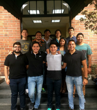 Imagen: Estudiantes conocen proceso de producción en empresa de prestigio