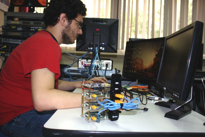 Imagen: Estudiantes crean supercomputadora para  servicio de tecnologías de la 