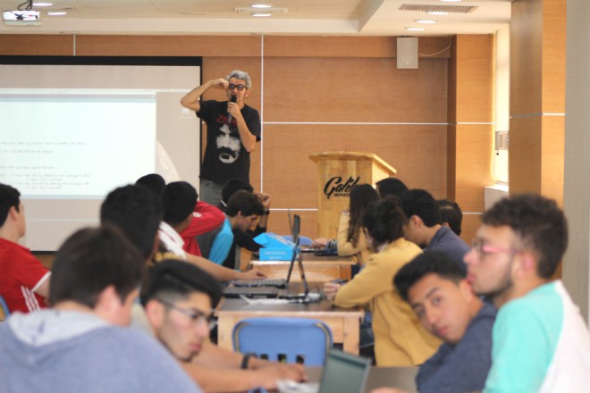 Imagen: Conferencia fomenta cultura inventiva tecnológica en comunidad estudiantil