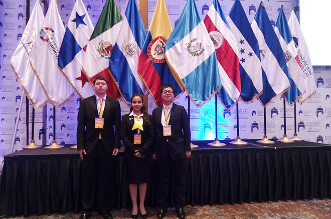 Imagen: Estudiantes de Diplomacia participan y destacan en Foro Regional de