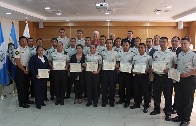 Imagen: U Galileo profesionaliza a más de 70 agentes de la PNC