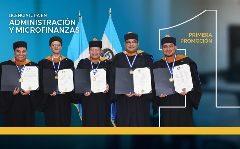 Primera promoción de la carrera en Administración y Microfinanzas