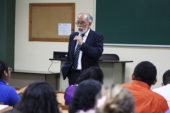 Imagen: Facultad de educación imparte talleres a maestros de educación