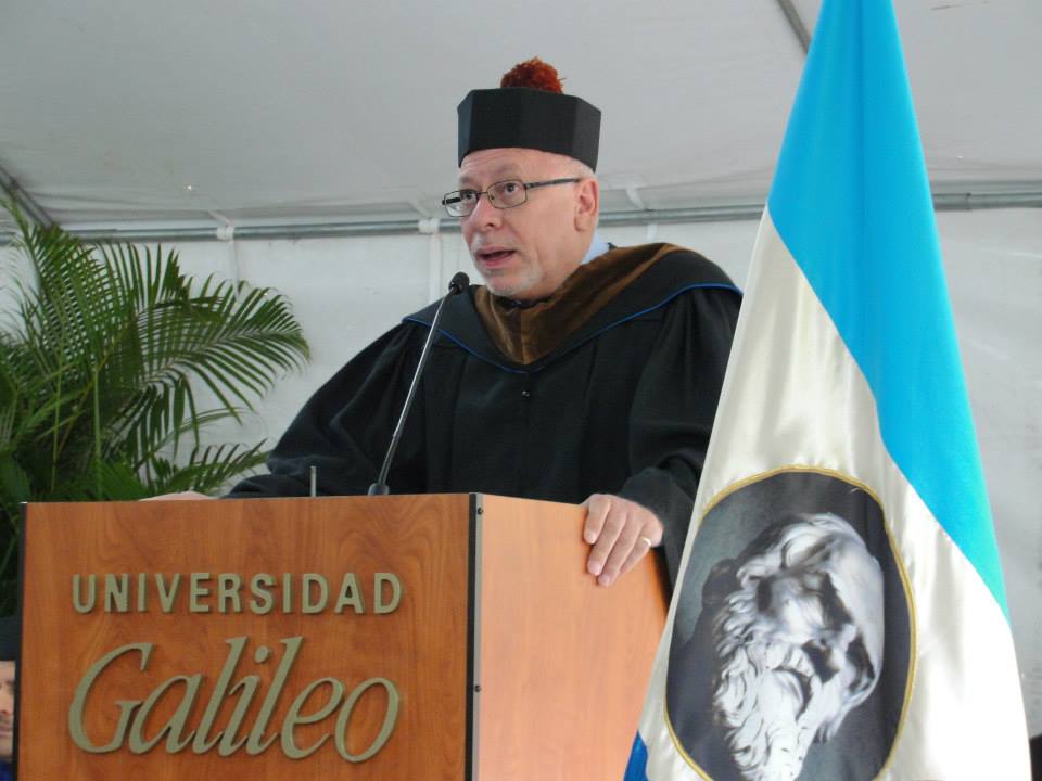 Lic. Leizer Kachler Decano FACOM