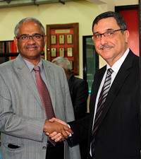 Imagen: Embajada de la India dona colección de libros sobre cultura ese país