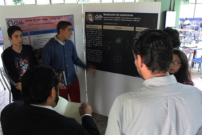 Imagen: Presentación de Posters científicos en U Galileo 