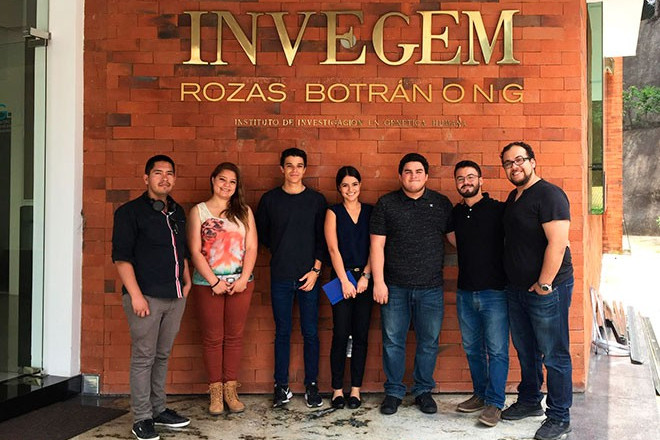 Imagen: Estudiantes de Ingeniería Biomédica conocen equipos tecnológicos en la salud