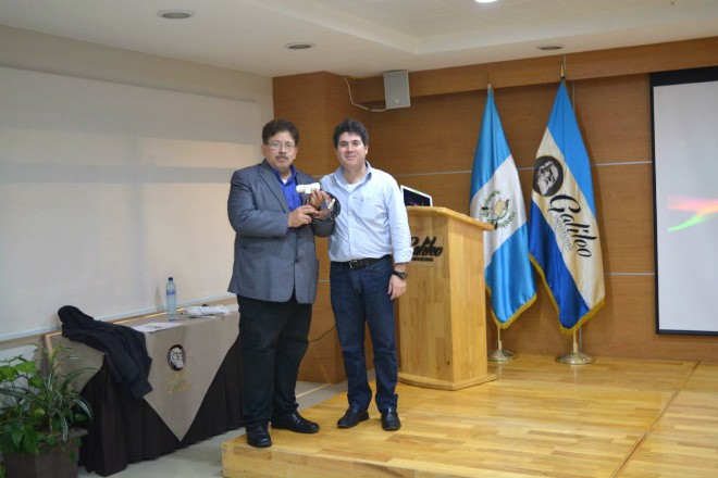 Imagen: Estudiantes de Astronomía participan en conferencia sobre Radioastronomía