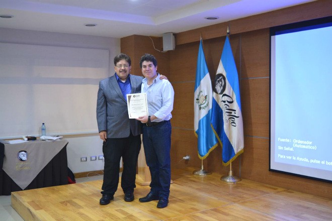 Imagen: Estudiantes de Astronomía participan en conferencia sobre Radioastronomía