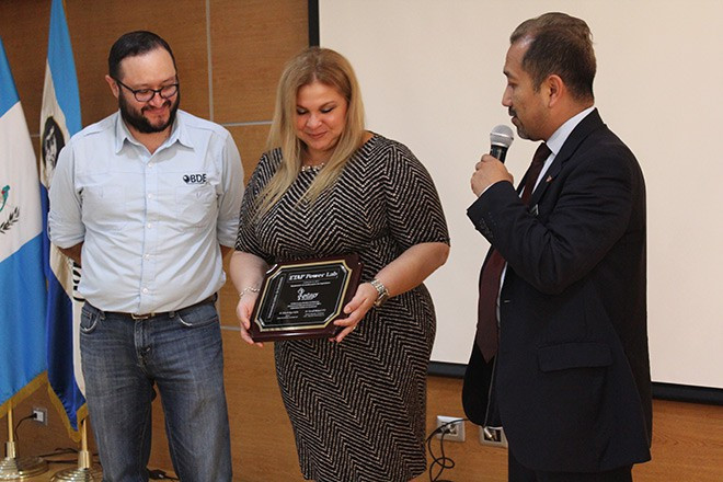Imagen: Universidad de Cádiz brinda conferencia sobre plantas de energía solar