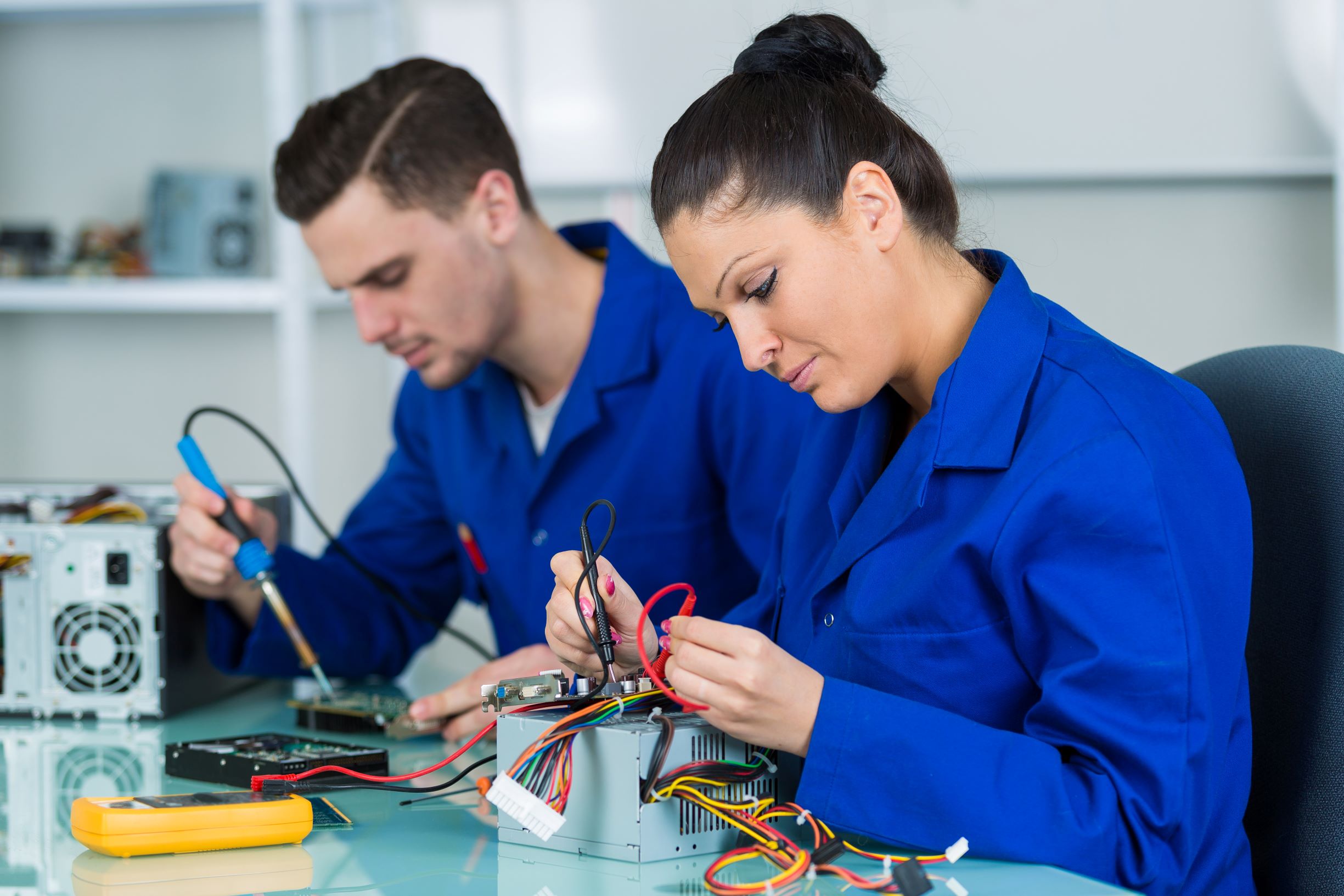 ¿Qué hace un ingeniero en eléctrica y electrónica?