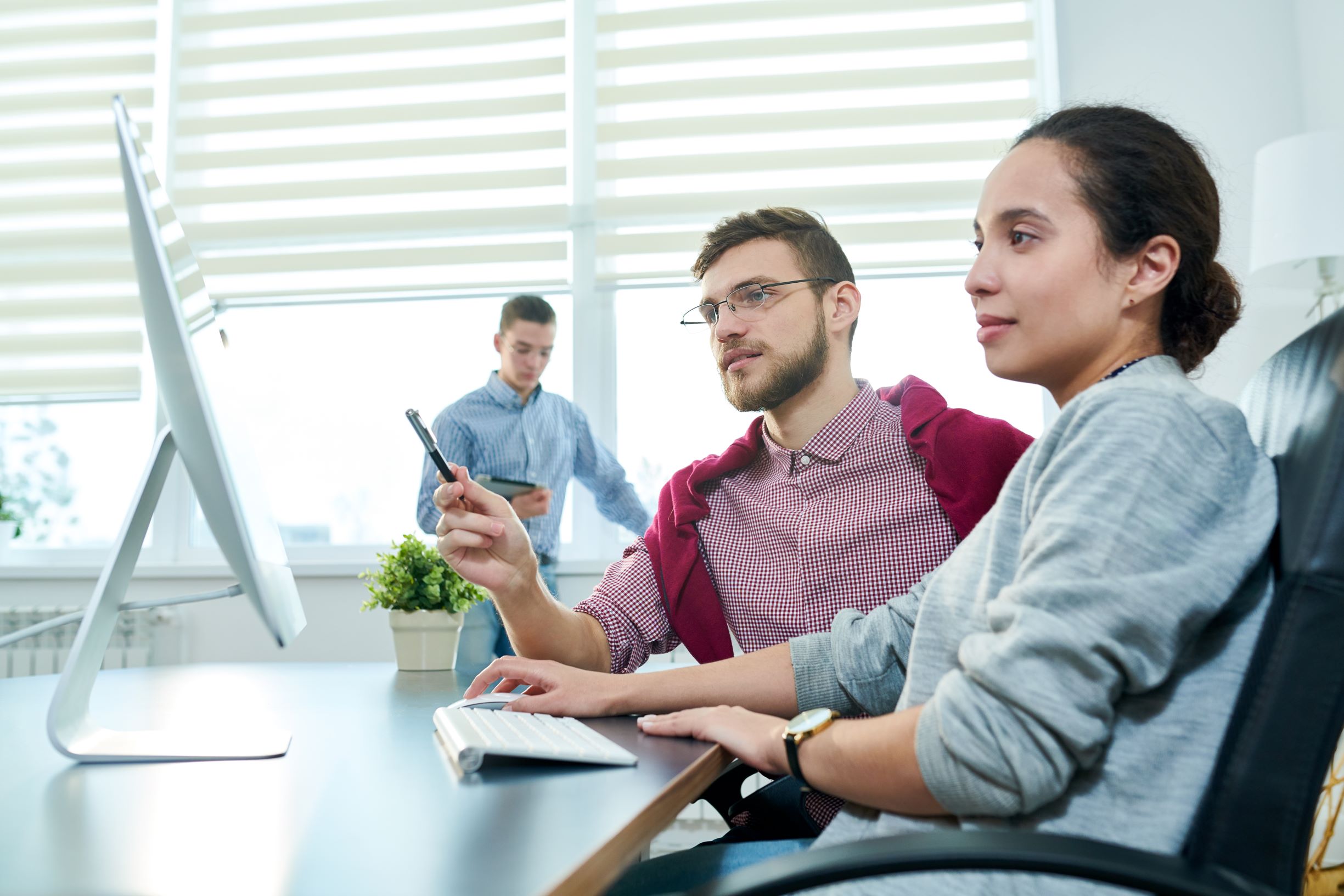 Todo innovador debe realizar lluvias de ideas y plantear hipótesis, según estudios