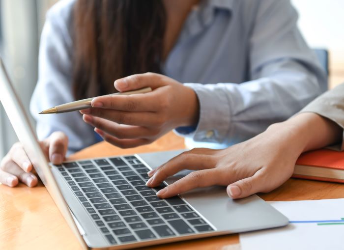 Escuchar otras opiniones fortalece las soft skills.