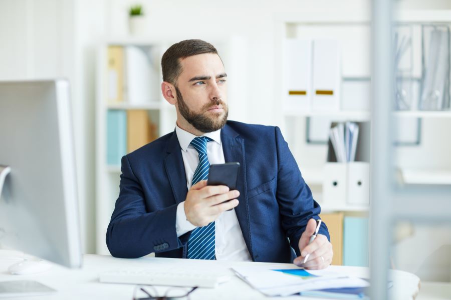 ¿Dónde trabaja un administrador de sistemas informáticos?