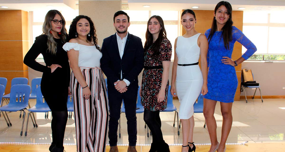 Imagen: Estudiantes organizan Pasarela sobre imagen profesional